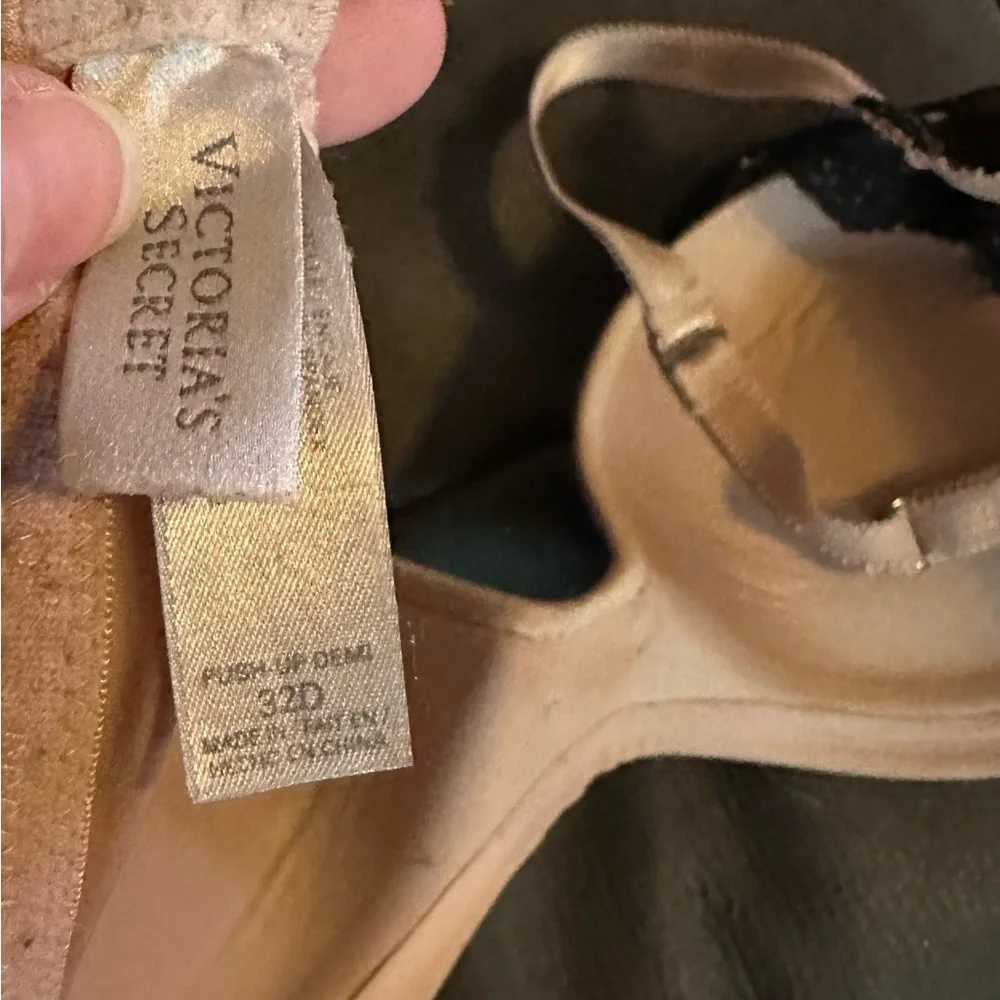 Victorias Secret cream and black lace bra 32D - Picture 5 of 5